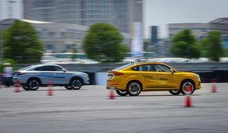 国产小型suv试驾对比视频,性能与舒适性的巅峰对决